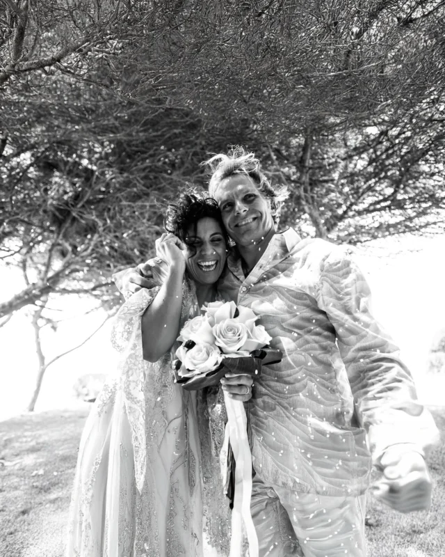 Y llega un día en que la pareja que te toca fotografiar se convierte con el tiempo en grandes amigos, de los que aunque pase mucho tiempo sigues conectando desde el minuto uno. Ahora viendo sus fotos, no puedo más que contagiarme de la bonita energía que irradiaban.
.
💌 ¿Y vosotros qué conexión diríais que tenéis con vuestra pareja, como la definiríais?
.
www.nachoibanez.com
.
#BodaEnTarifa #TarifaLovers #ReportajeDeBoda #WeddingInTarifa #LoveInTarifa #FotógrafoDeBodas #CasarseEnTarifa #SesiónDePareja #ElopementSpain #BodasConEncanto